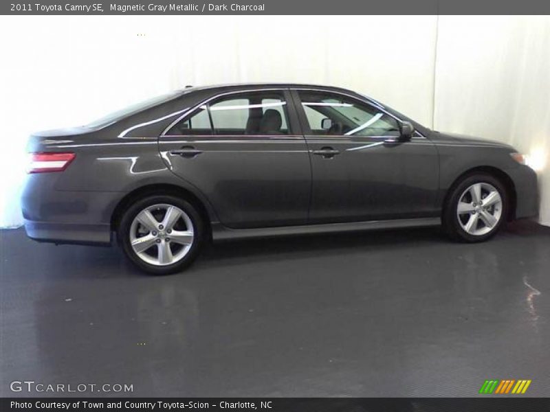 Magnetic Gray Metallic / Dark Charcoal 2011 Toyota Camry SE