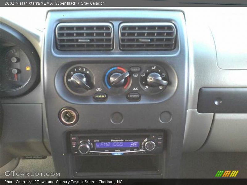 Super Black / Gray Celadon 2002 Nissan Xterra XE V6