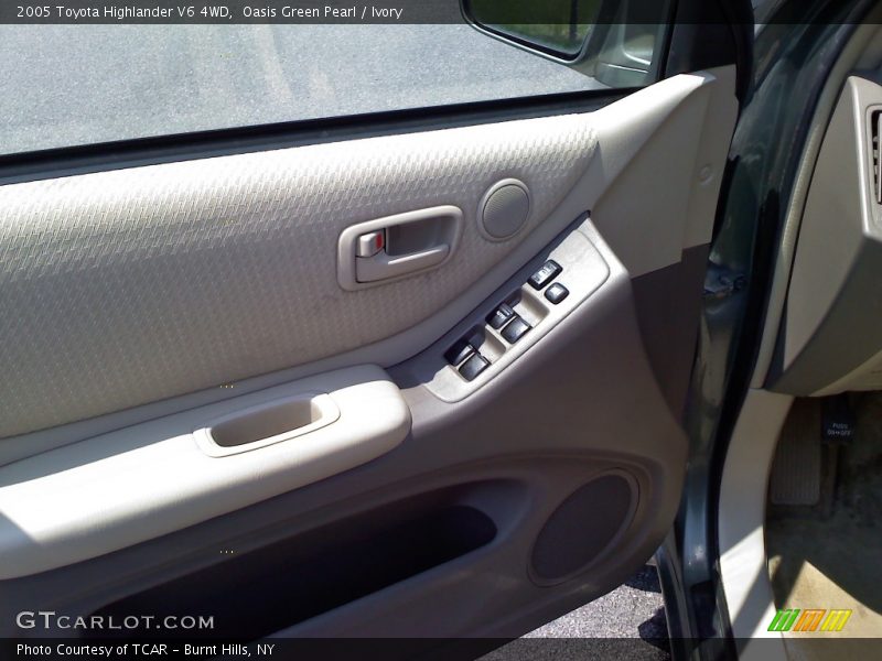 Oasis Green Pearl / Ivory 2005 Toyota Highlander V6 4WD