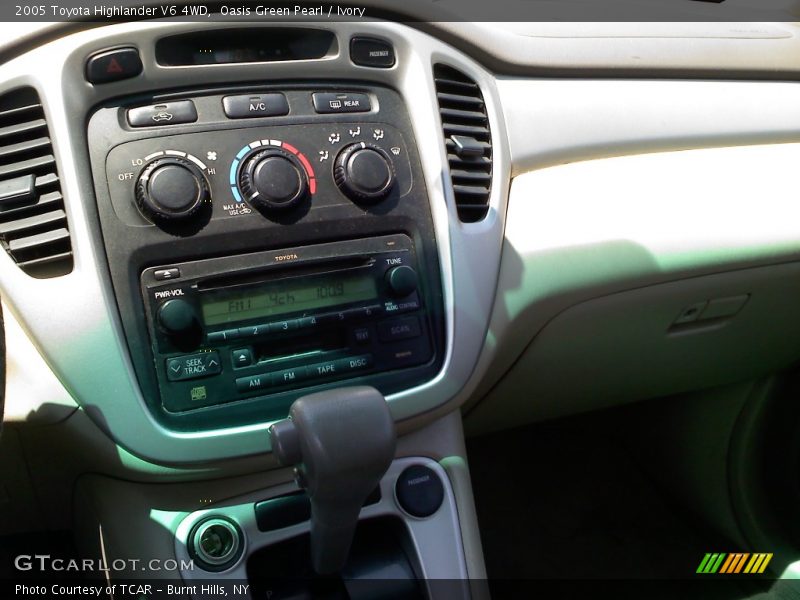 Oasis Green Pearl / Ivory 2005 Toyota Highlander V6 4WD