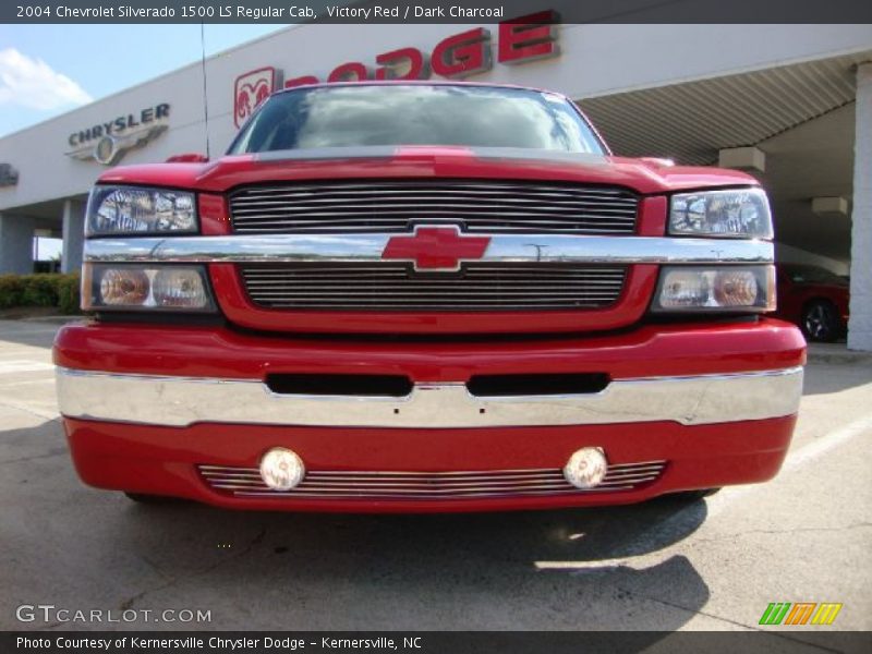 Victory Red / Dark Charcoal 2004 Chevrolet Silverado 1500 LS Regular Cab