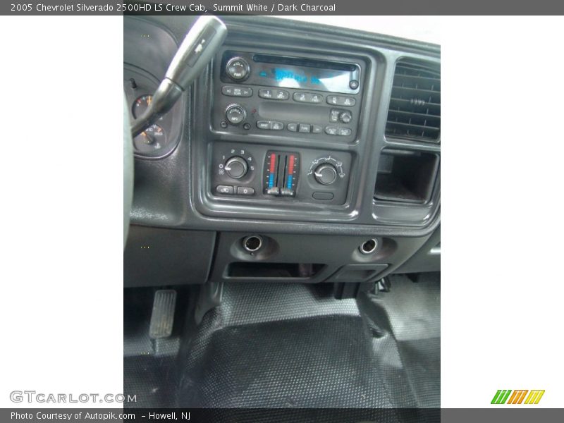 Summit White / Dark Charcoal 2005 Chevrolet Silverado 2500HD LS Crew Cab