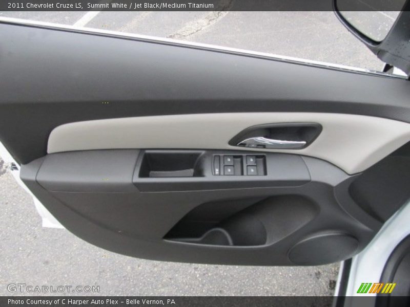 Summit White / Jet Black/Medium Titanium 2011 Chevrolet Cruze LS