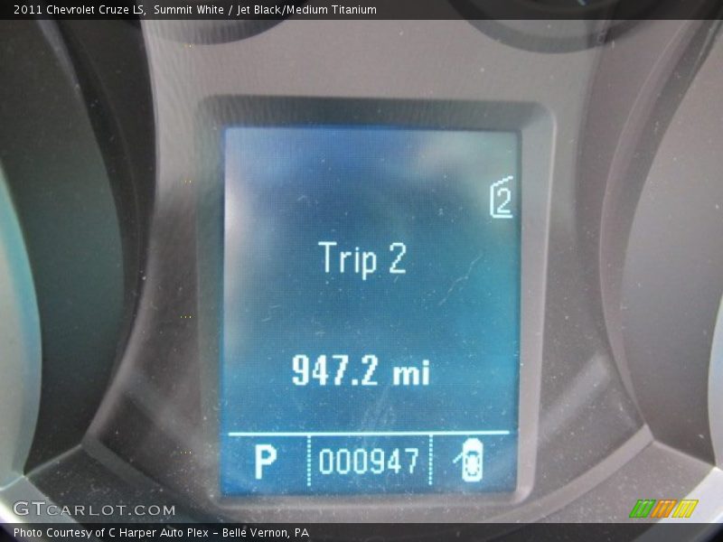 Summit White / Jet Black/Medium Titanium 2011 Chevrolet Cruze LS