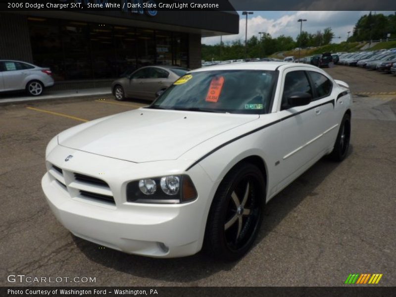 Front 3/4 View of 2006 Charger SXT