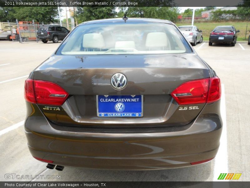 Toffee Brown Metallic / Cornsilk Beige 2011 Volkswagen Jetta SEL Sedan
