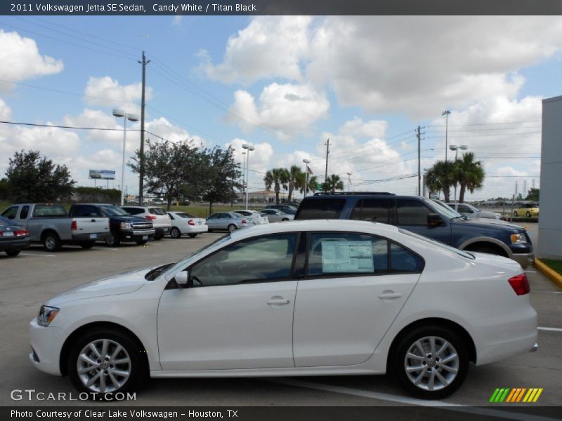 Candy White / Titan Black 2011 Volkswagen Jetta SE Sedan