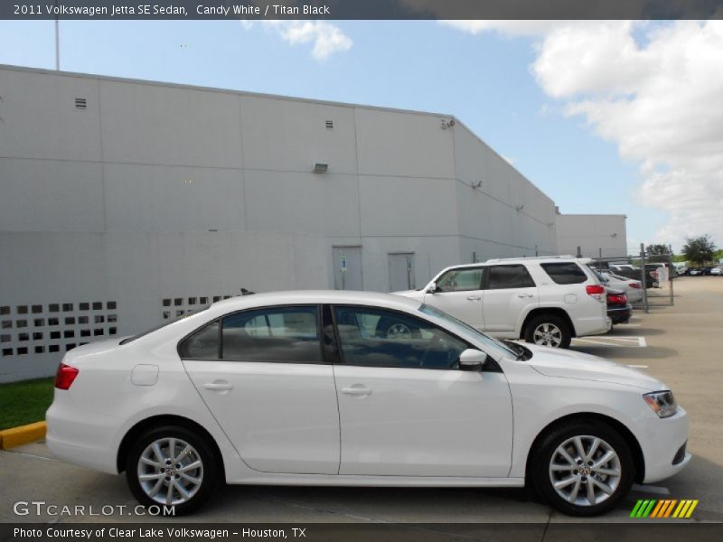 Candy White / Titan Black 2011 Volkswagen Jetta SE Sedan