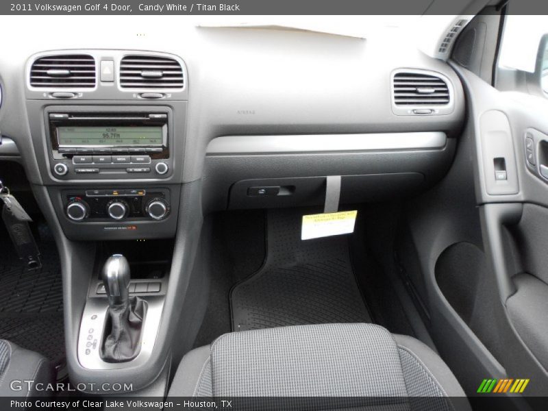 Candy White / Titan Black 2011 Volkswagen Golf 4 Door