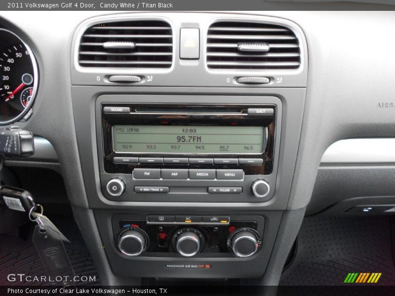 Candy White / Titan Black 2011 Volkswagen Golf 4 Door