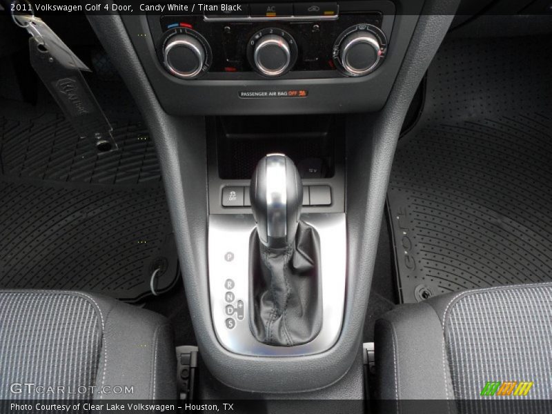 Candy White / Titan Black 2011 Volkswagen Golf 4 Door