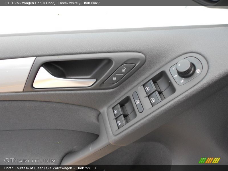 Candy White / Titan Black 2011 Volkswagen Golf 4 Door