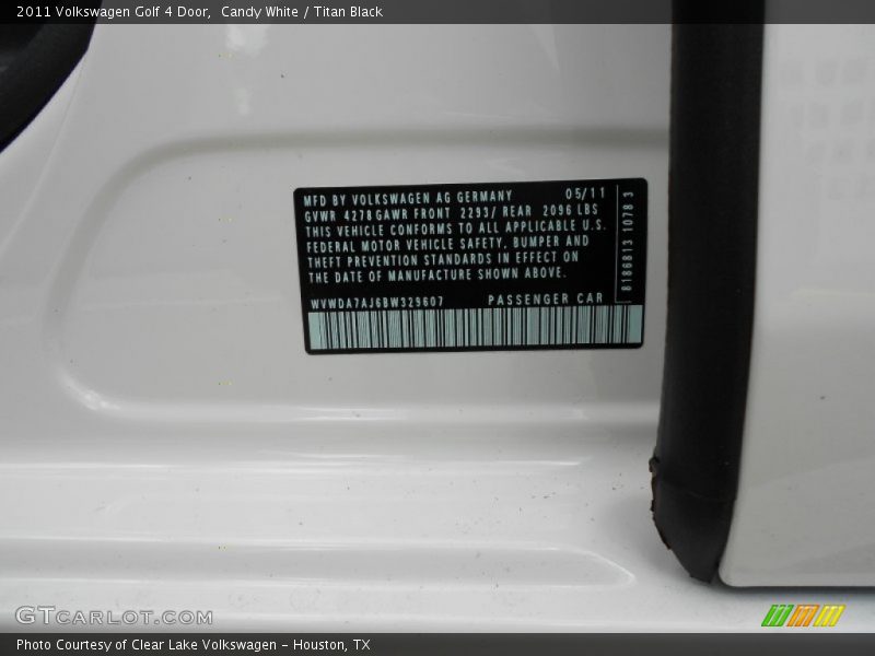 Candy White / Titan Black 2011 Volkswagen Golf 4 Door