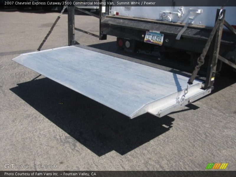 Summit White / Pewter 2007 Chevrolet Express Cutaway 3500 Commercial Moving Van