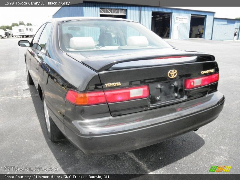 Black / Gray 1999 Toyota Camry LE