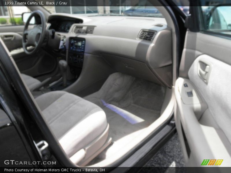 Black / Gray 1999 Toyota Camry LE