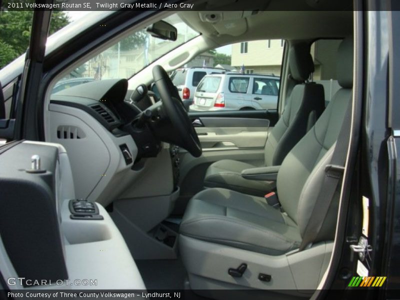 Twilight Gray Metallic / Aero Gray 2011 Volkswagen Routan SE