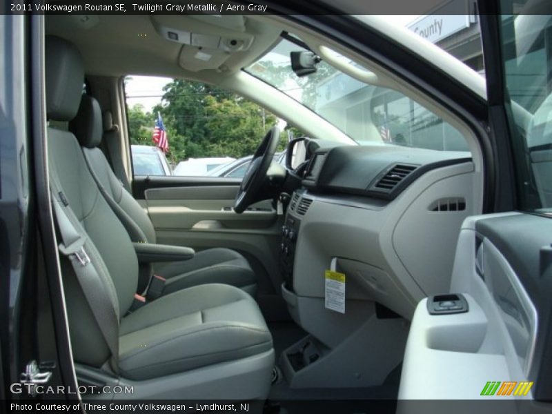 Twilight Gray Metallic / Aero Gray 2011 Volkswagen Routan SE