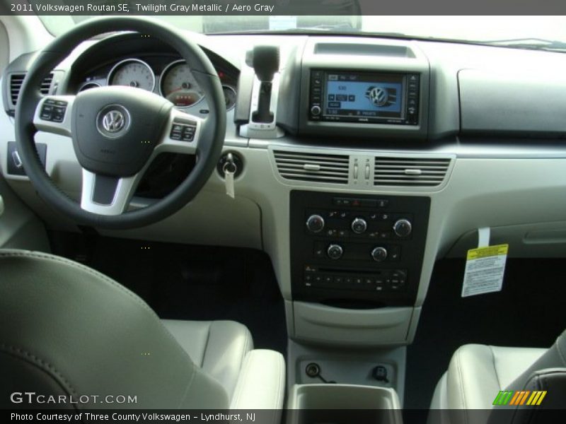 Twilight Gray Metallic / Aero Gray 2011 Volkswagen Routan SE