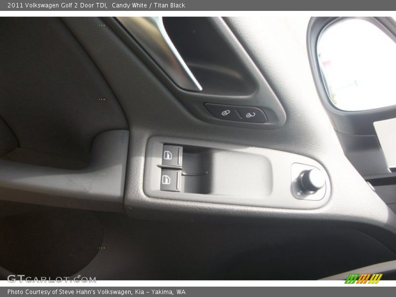 Candy White / Titan Black 2011 Volkswagen Golf 2 Door TDI