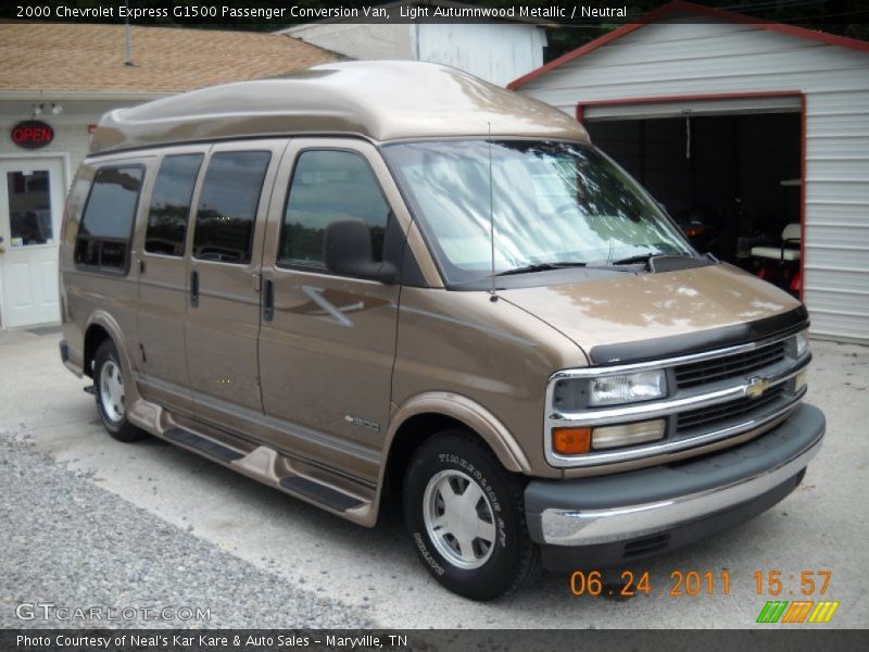 Front 3/4 View of 2000 Express G1500 Passenger Conversion Van