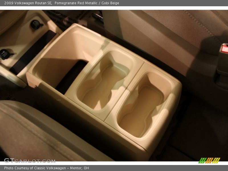 Pomegranate Red Metallic / Gobi Beige 2009 Volkswagen Routan SE