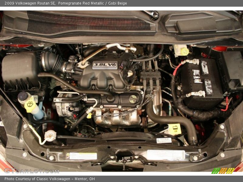 Pomegranate Red Metallic / Gobi Beige 2009 Volkswagen Routan SE