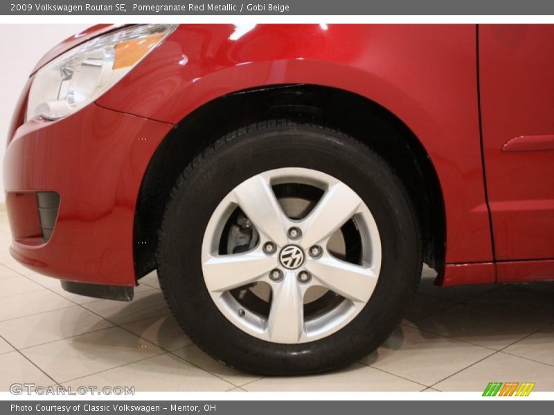 Pomegranate Red Metallic / Gobi Beige 2009 Volkswagen Routan SE