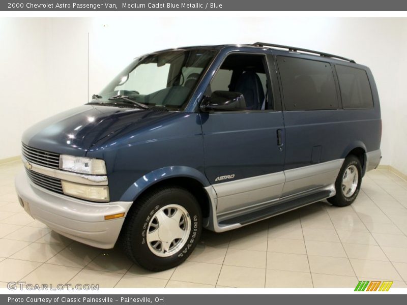 Front 3/4 View of 2000 Astro Passenger Van