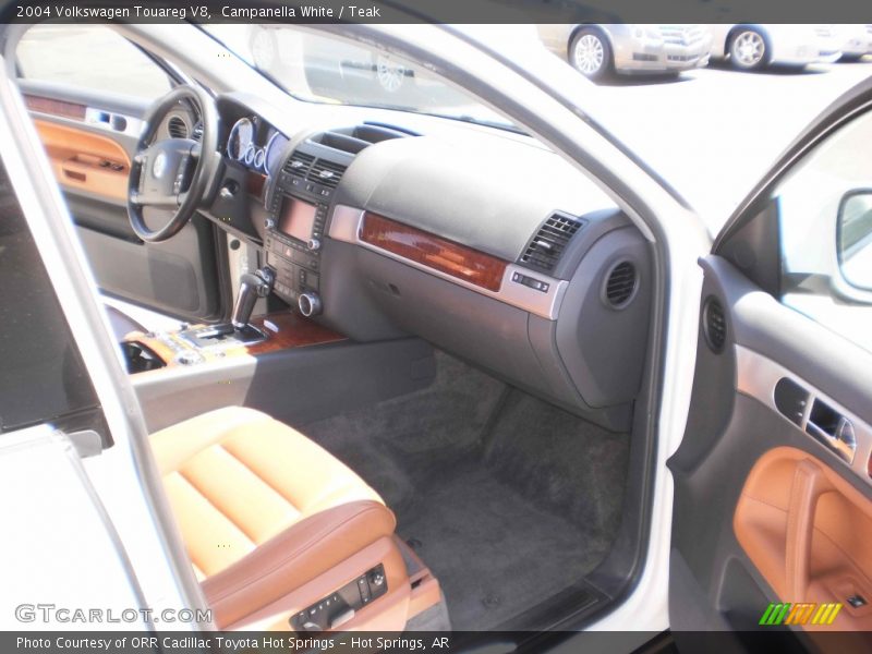 Campanella White / Teak 2004 Volkswagen Touareg V8