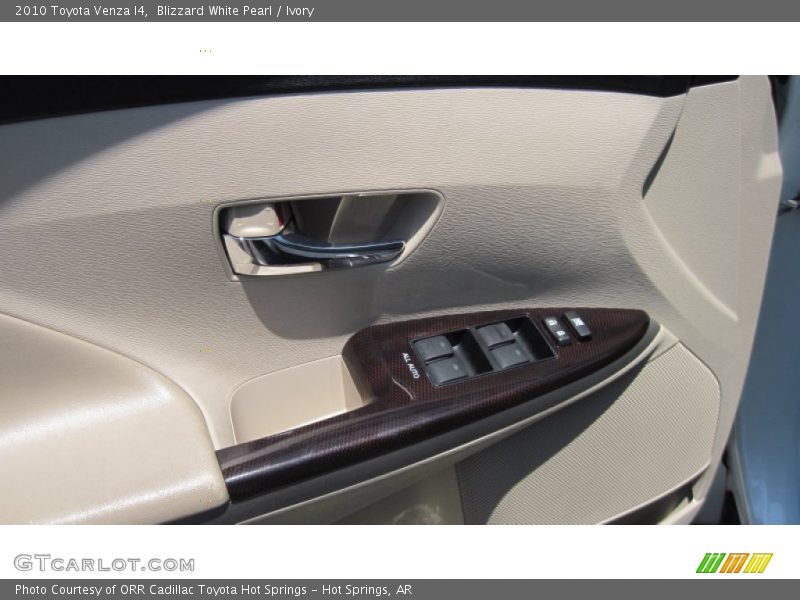 Blizzard White Pearl / Ivory 2010 Toyota Venza I4