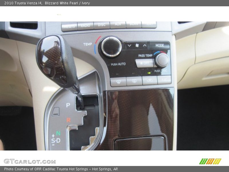 Blizzard White Pearl / Ivory 2010 Toyota Venza I4