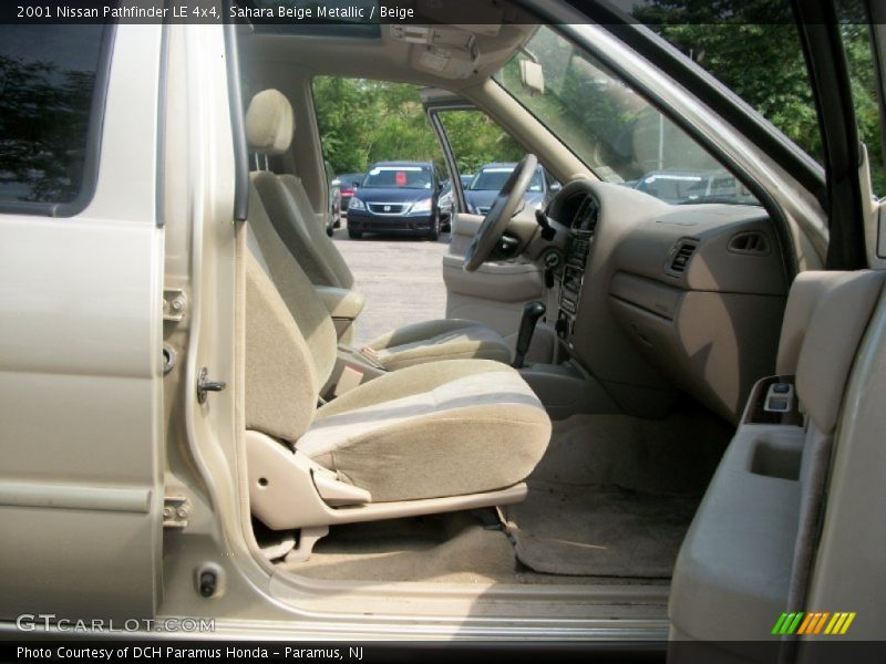 Sahara Beige Metallic / Beige 2001 Nissan Pathfinder LE 4x4