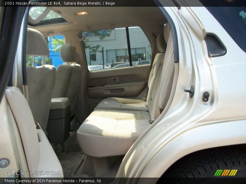 Sahara Beige Metallic / Beige 2001 Nissan Pathfinder LE 4x4