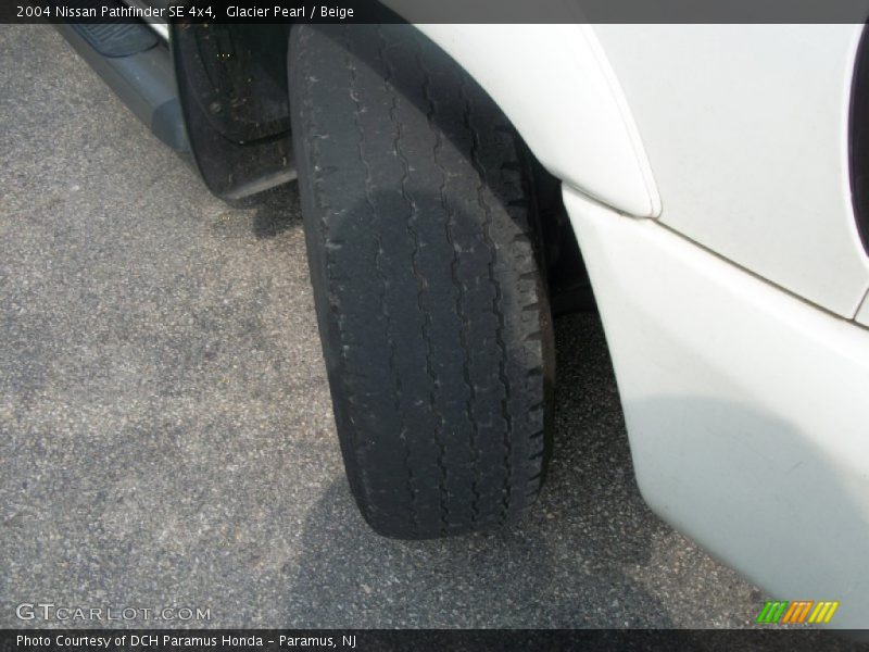 Glacier Pearl / Beige 2004 Nissan Pathfinder SE 4x4