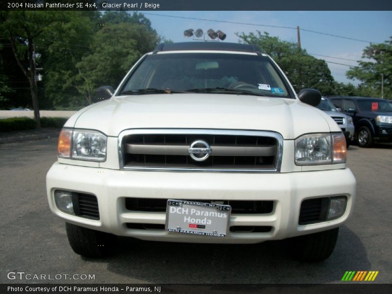 Glacier Pearl / Beige 2004 Nissan Pathfinder SE 4x4