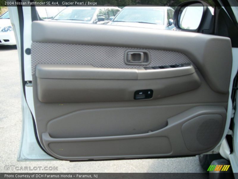 Glacier Pearl / Beige 2004 Nissan Pathfinder SE 4x4