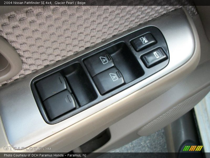 Glacier Pearl / Beige 2004 Nissan Pathfinder SE 4x4