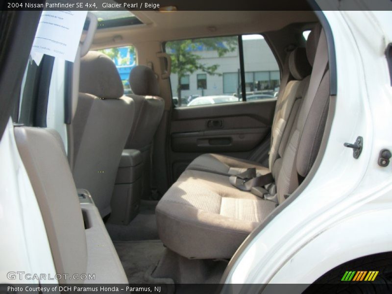 Glacier Pearl / Beige 2004 Nissan Pathfinder SE 4x4