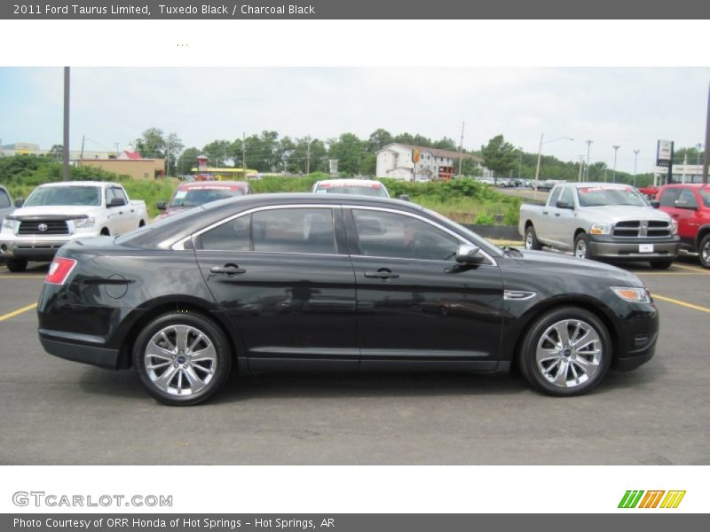 Tuxedo Black / Charcoal Black 2011 Ford Taurus Limited