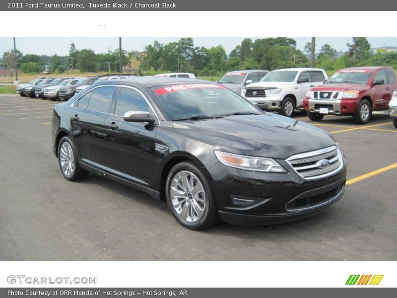 Tuxedo Black / Charcoal Black 2011 Ford Taurus Limited