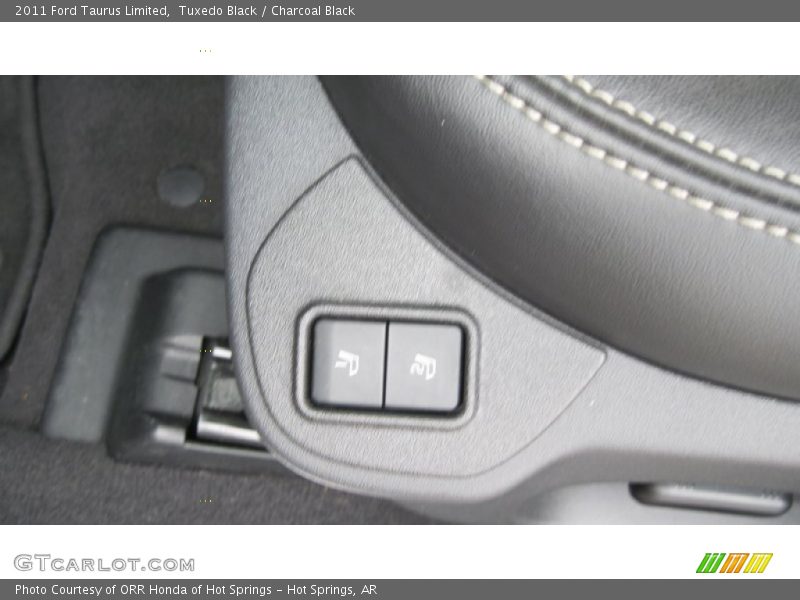 Tuxedo Black / Charcoal Black 2011 Ford Taurus Limited