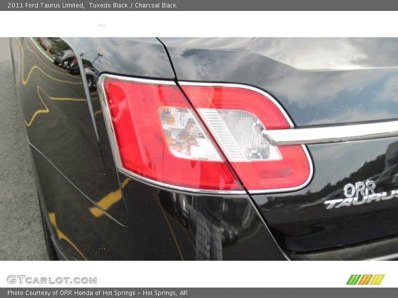 Tuxedo Black / Charcoal Black 2011 Ford Taurus Limited