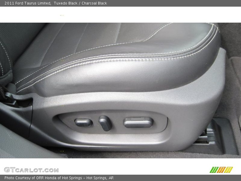 Tuxedo Black / Charcoal Black 2011 Ford Taurus Limited