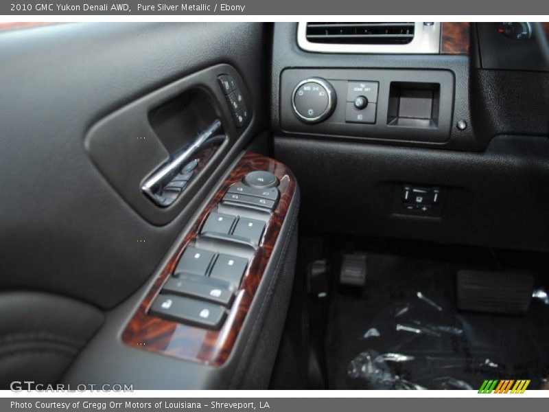 Pure Silver Metallic / Ebony 2010 GMC Yukon Denali AWD