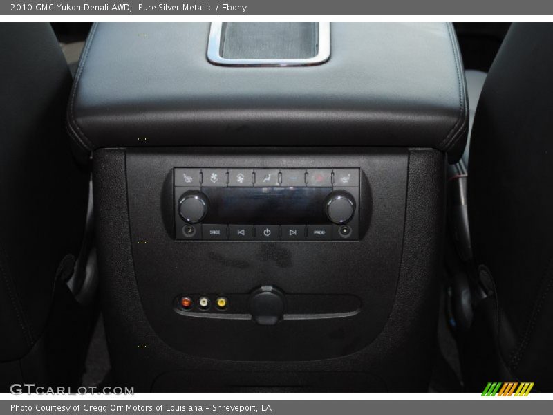 Pure Silver Metallic / Ebony 2010 GMC Yukon Denali AWD