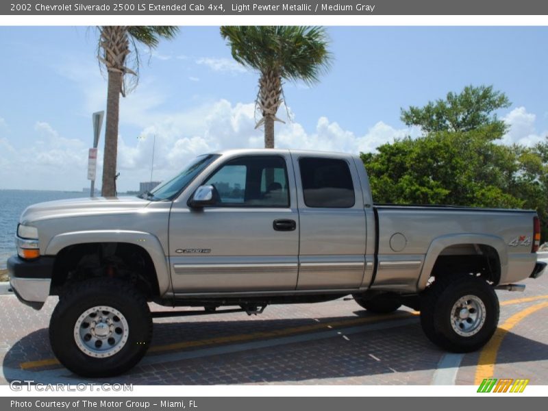 Light Pewter Metallic / Medium Gray 2002 Chevrolet Silverado 2500 LS Extended Cab 4x4