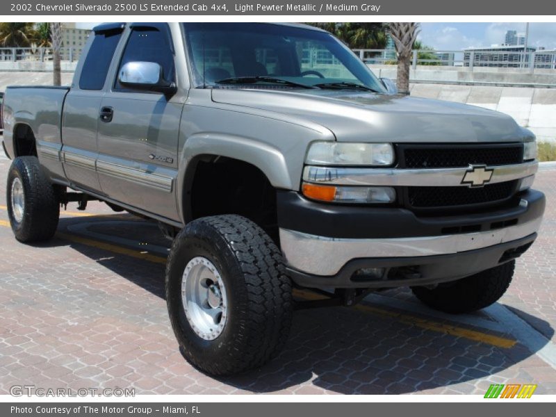 Light Pewter Metallic / Medium Gray 2002 Chevrolet Silverado 2500 LS Extended Cab 4x4