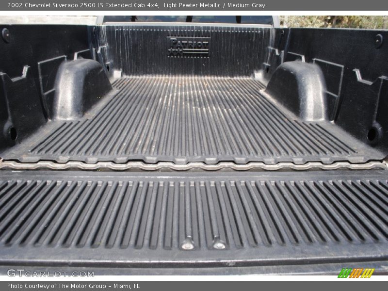 Light Pewter Metallic / Medium Gray 2002 Chevrolet Silverado 2500 LS Extended Cab 4x4