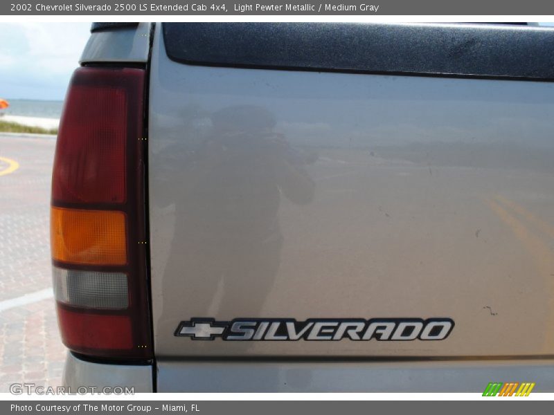 Light Pewter Metallic / Medium Gray 2002 Chevrolet Silverado 2500 LS Extended Cab 4x4